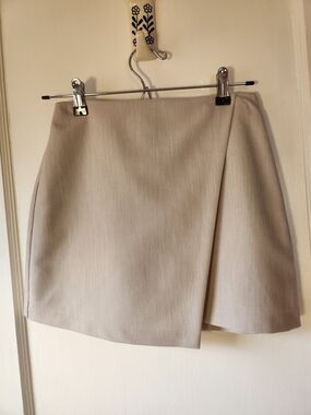 Abercrombie & Fitch Scarlett Beige High Waisted Wrap-Front Skort XS